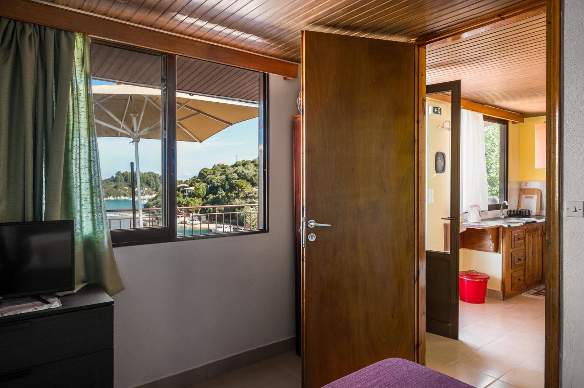 Agaloula Centrally Located Apartments, Lakka מראה חיצוני תמונה